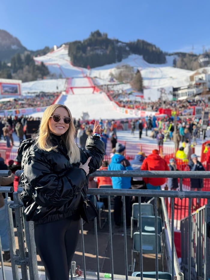 Die Ski-Asse am Fuße der Streif beim Super-G anfeuern