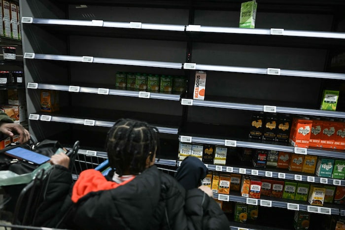 In Washington fand man Ende der Woche vielfach nur noch leere Regale vor. Viele Einwohner ...