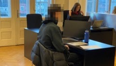 Der Schüler muss 1200 Euro zahlen, die abgezockte Ärztin hingegen dürfte den größten Teil des ...