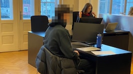 Der Schüler muss 1200 Euro zahlen, die abgezockte Ärztin hingegen dürfte den größten Teil des ...