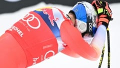 Marco Odermatt muss sich in der Kitzbühel-Abfahrt erneut geschlagen geben. 