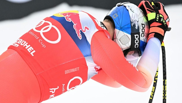 Marco Odermatt muss sich in der Kitzbühel-Abfahrt erneut geschlagen geben.