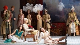 Geschlechtlich vertauschtes Geschwisterpaar: Federico Fiorio (mitte) als zart femininer Sultan ...