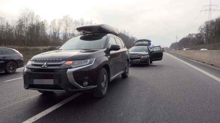 Zwei Pkw wurden beschädigt.