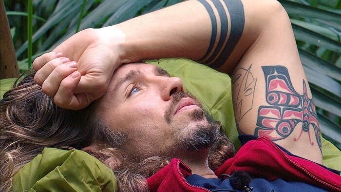 Gil Ofarim kam, sah, schwieg – und kassiert kräftig ab!