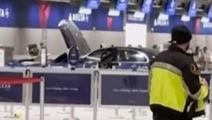 Der Lenker wurde nach dem Crash festgenommen.