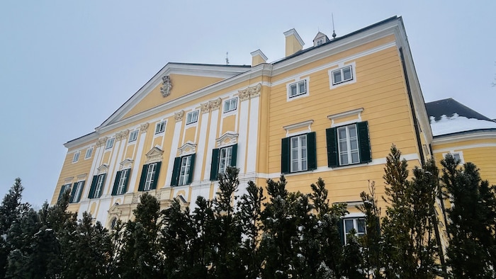 Das Schloss selbst ist leider nicht zugänglich, da es sich in Privatbesitz befindet. Bis auf die ...