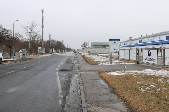 Die Polizei sucht nun nach dem Lenker, der Fahrerflucht begangen hat.