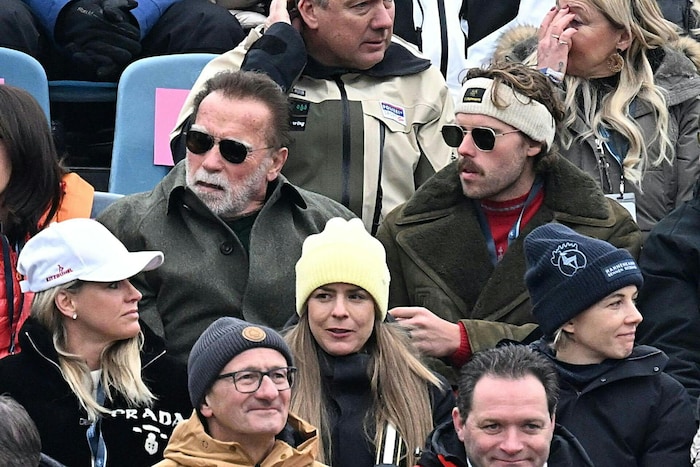 Arnold Schwarzenegger und Sohn Christopher nahmen auf der VIP-Tribüne am Hahnenkamm Platz.