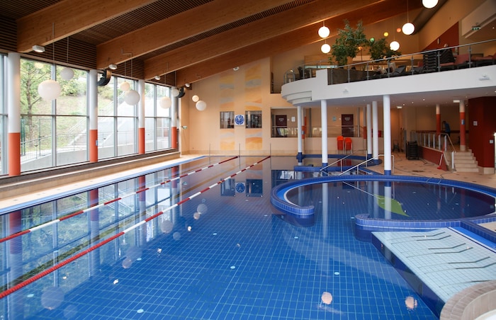 Vor allem im Kinder- und Sportbereich soll es viel zu kalt sein.