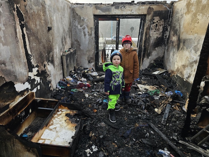 Leon und Matteo in dem, was einst ihr Kinderzimmer war ...