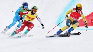 Die Vorarlbergerin Sonja Gigler (M.) raste im Windschatten der Deutschen Daniela Maier (re.) ...