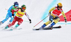 Die Vorarlbergerin Sonja Gigler (M.) raste im Windschatten der Deutschen Daniela Maier (re.) ...