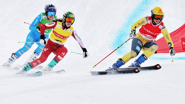 Die Vorarlbergerin Sonja Gigler (M.) raste im Windschatten der Deutschen Daniela Maier (re.) ...