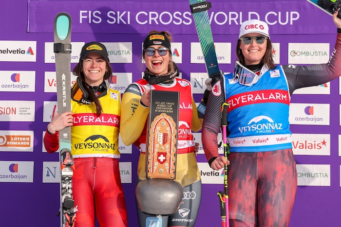 Gemeinsam wurde mit Siegerin Daniela Maier (M.) und der drittplatzierten Kanadierin Marielle ...