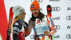 Fahren bald wieder gegeneinander: Mikaela Shiffrin und Petra Vlhova (re.). 