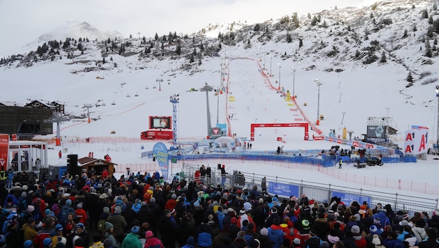 Zuletzt machte der alpine Skiweltcup im November 2021 in der Zürser Flexenarena einen ...