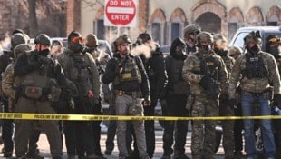 ICE-Beamte sorgen in den USA mit ihren umstrittenen Razzien gegen illegale Einwanderer teilweise ...