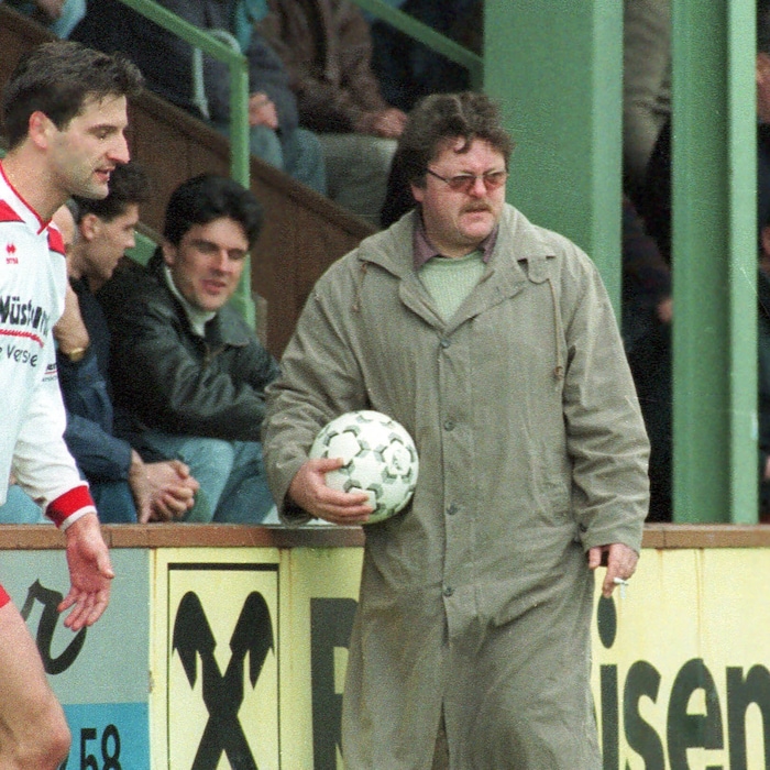 Peter Weidisch war immer am Ball, hier zu Zweitliga-Zeiten in den 1990er Jahren.