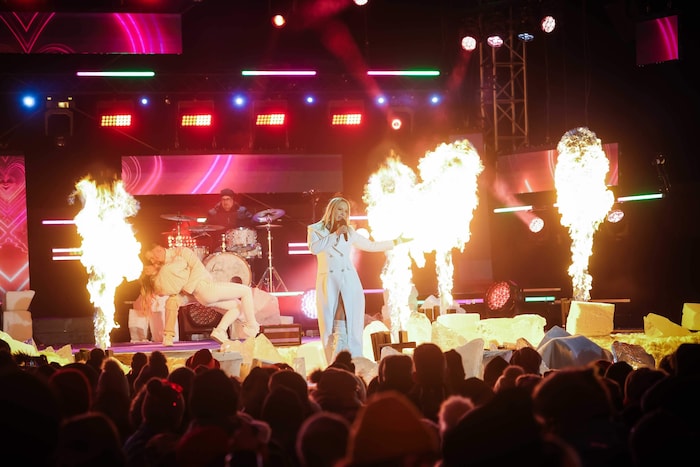 Feurig wurde es auch bei der Bühnenshow von Charlien