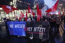 Die Demonstranten zogen durch die Innenstadt, rund um den Congress Graz gilt ein Platzverbot.