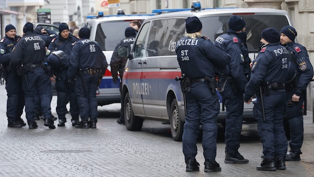 Die Polizei stellt sich auf eine arbeitsreiche Halloween-Nacht ein. (Archivbild)