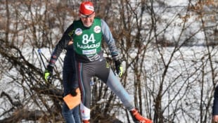 Hermann Sobe Mit 80 Jahren macht Willi Tschemernjak die Loipen unsicher.