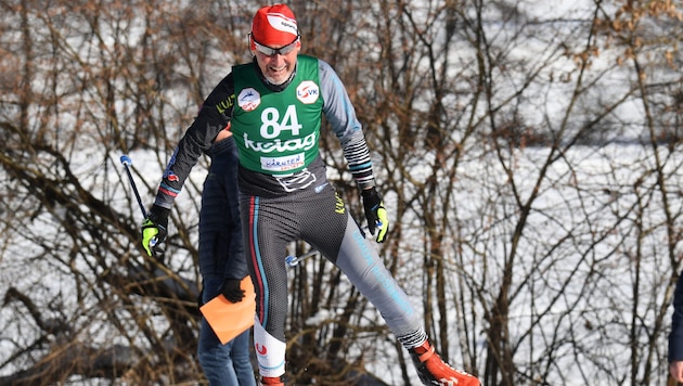 Mit 80 Jahren macht Willi Tschemernjak die Loipen unsicher.