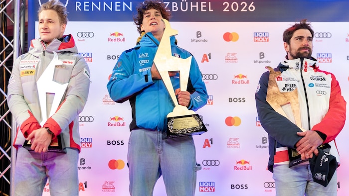 Giovanni Franzoni (mitte) freut sich über seinen Sieg in Kitzbühel.