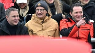 Babler (li.) und Totschnig (re.) mit Landeshauptmann Mattle beim Hahnenkammrennen – die ...