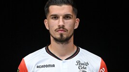 Adrian Grbic (im Dress seines Ex-Klubs Lorient)