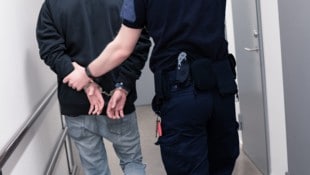 Vergangene Nacht wurde erneut ein afghanischer Intensivstraftäter von Österreich über Istanbul ...