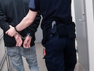 Für zwei Verdächtige klickten bereits Anfang Juni 2025 die Handschellen.