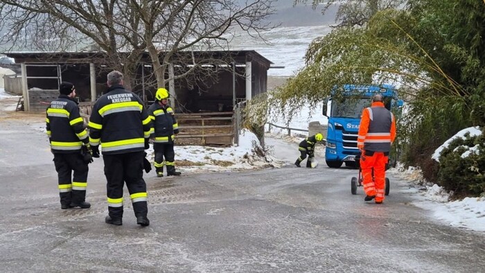 Ein Lkw war frühmorgens in Prosintschach ins Rutschen gekommen.