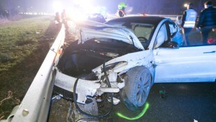 Der Tesla endete als Totalschaden.