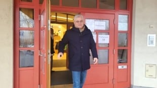 FPÖ-Spitzenkandidat Martin Antauer machte um 10 Uhr sein Kreuzerl.