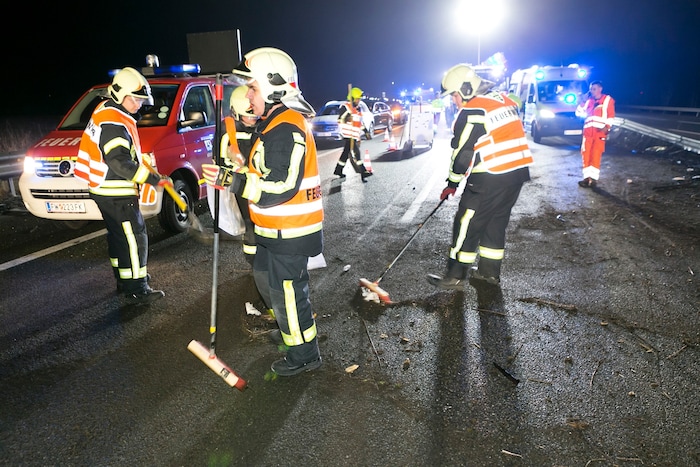 Bild der Verwüstung: Die Rheintalautobahn in Fahrtrichtung Tirol musste für mehr als zwei ...