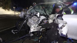 Aus diesem Wrack musste die 20-Jährige befreit werden.