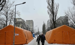 In Kiew wurden Ende der Woche Notfallzelte für jene Menschen aufgestellt, die nach russischen ...