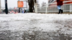 Zur Wochenmitte steigt wieder die Glatteisgefahr.