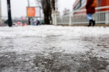 Zur Wochenmitte steigt wieder die Glatteisgefahr.
