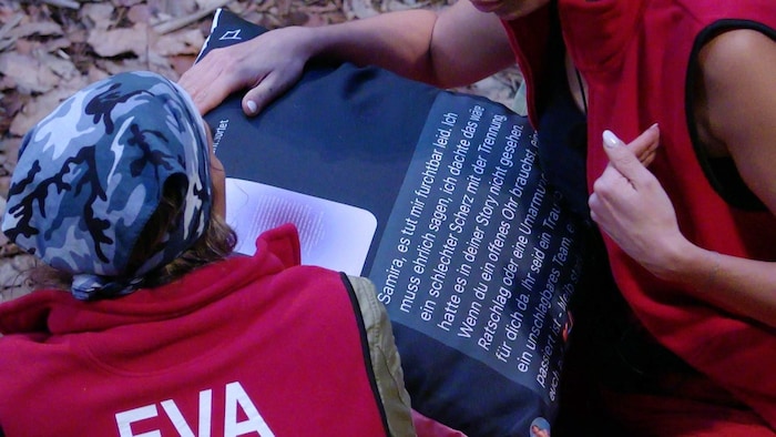 Die Instagram-Nachricht von Eva ließ sich Samira extra auf einen Polster drucken.