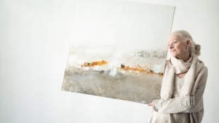Eine St. Pöltner Malerin beeindruckt mit stiller Schönheit die Kunstwelt – zwischen Asche, ...