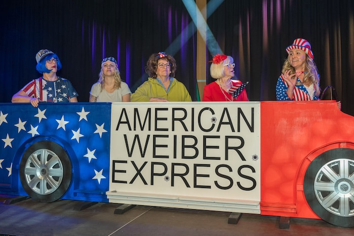 Vor allem die Vorstadtweiber in den USA mit Agnes Koller Helga Jelitsch, Irene Poganitsch Tina ...