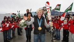 Nach ihrer Sternstunde wurde Andrea Fischbacher am Flughafen Salzburg empfangen.