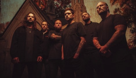 Die amerikanische Deathcore-Brigade Whitechapel rund um Gitarrist Alex Wade (3.v.l.) geht es ...