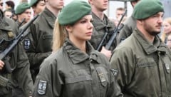 Wehrpflicht für Frauen – ein umstrittenes Thema.