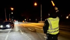 Auch im Winter führt die Polizei regelmäßig Kontrollen auf den Straßen durch. 