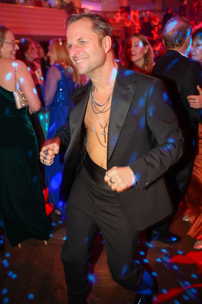 Er kam, sah und tanzte: Philipp Hochmair in München im Bayerischen Hof.