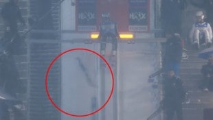 Plötzlich rasten Skier bei Lindvik vorbei.